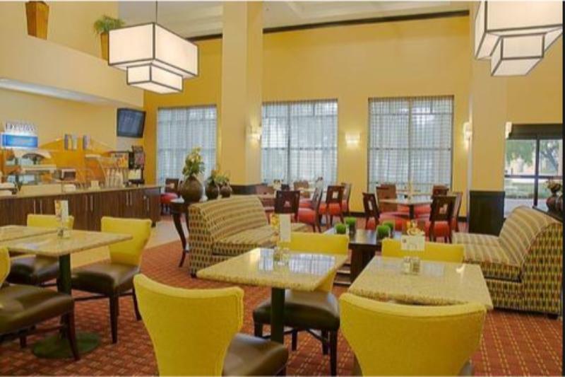 Holiday Inn Express & Suites Miami Kendall By Ihg Exterior photo