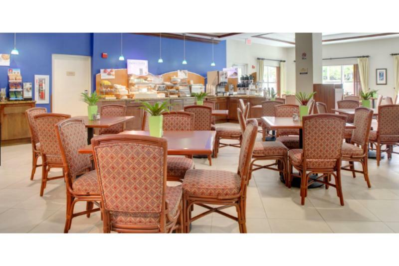 Holiday Inn Express & Suites Miami Kendall By Ihg Exterior photo
