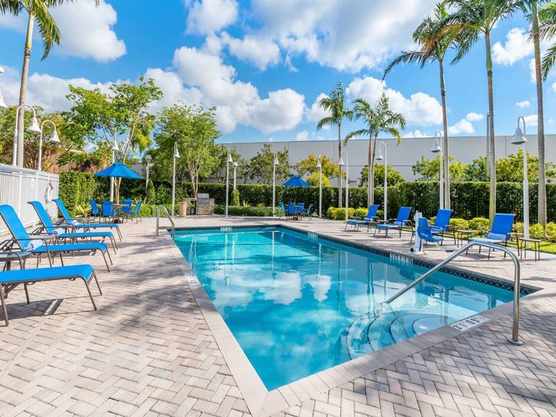 Holiday Inn Express & Suites Miami Kendall By Ihg Exterior photo